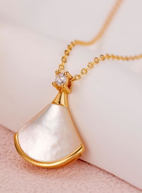 轻奢S925纯银时尚百搭天然母贝小裙子吊坠项链小众轻奢扇形锁骨链
