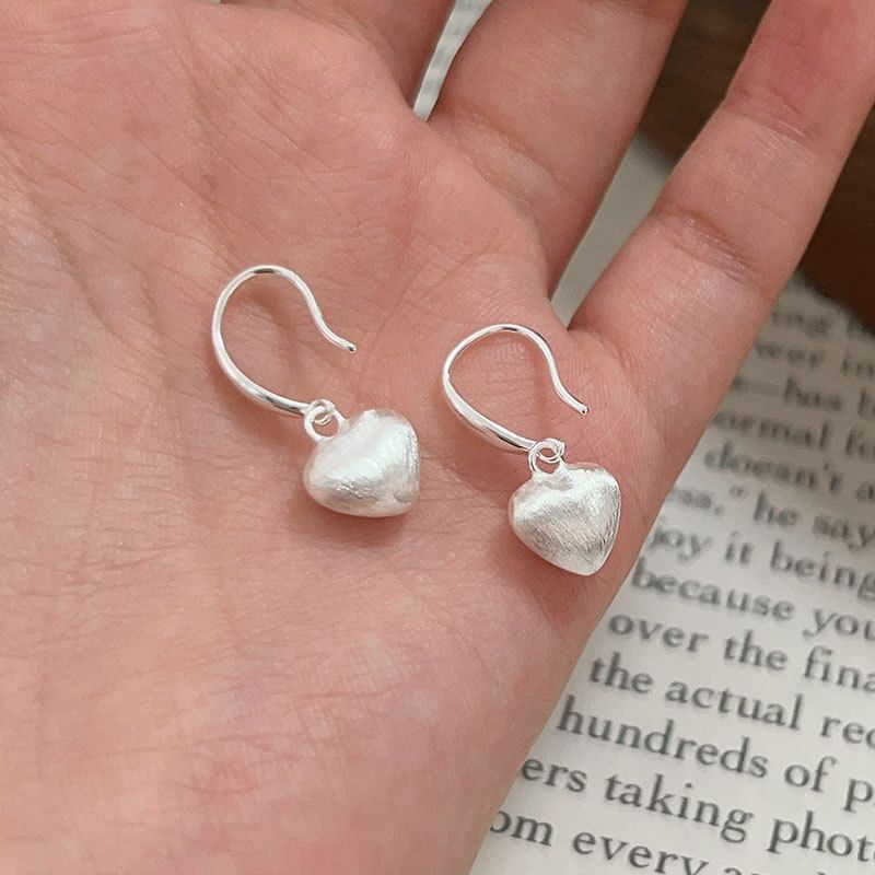 持恒韩国韩版拉丝磨砂爱心耳环女轻奢气质高级感心形耳钩素银耳饰