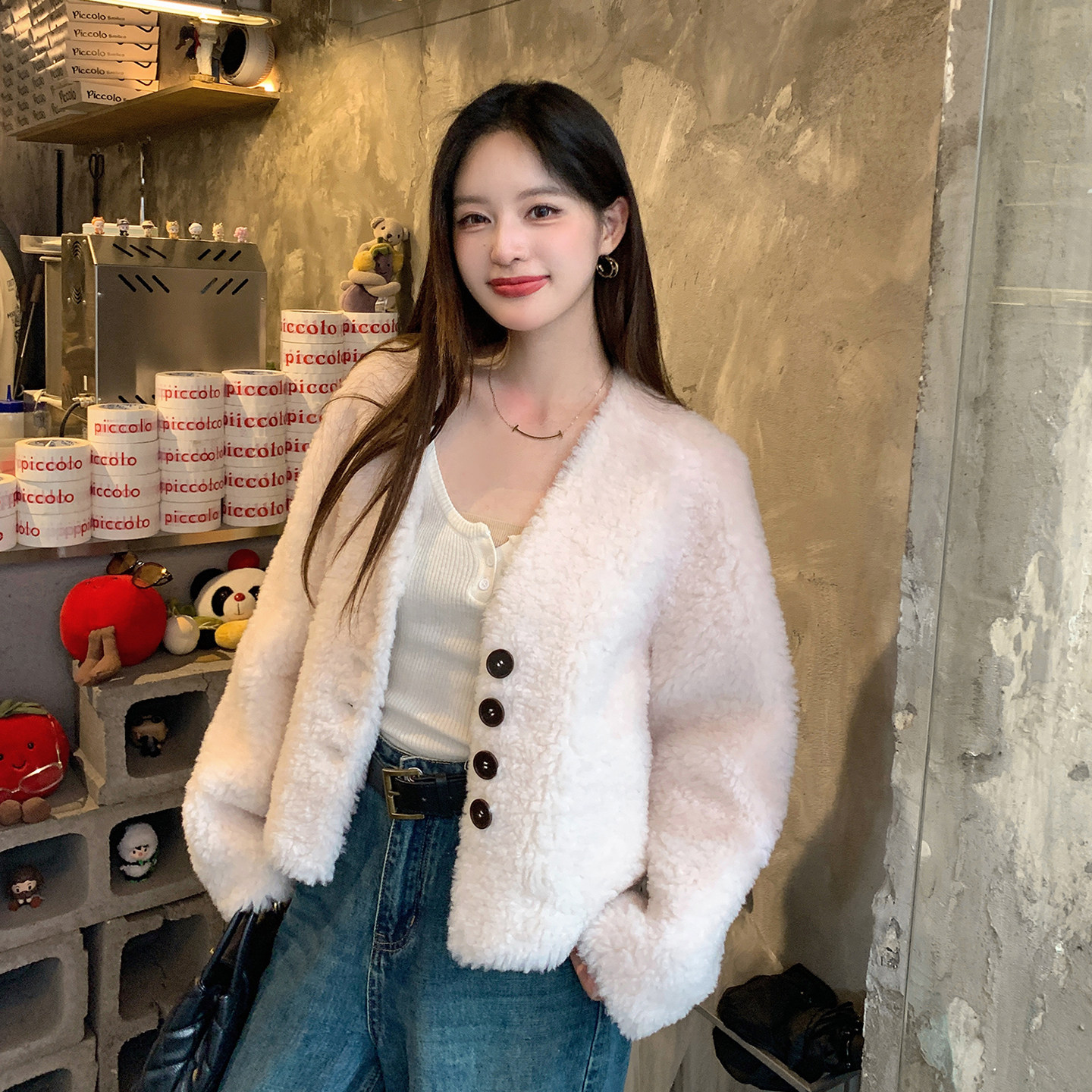 2025冬新款颗粒羊剪绒大衣女简约V领短款羊羔毛皮毛一体皮草外套