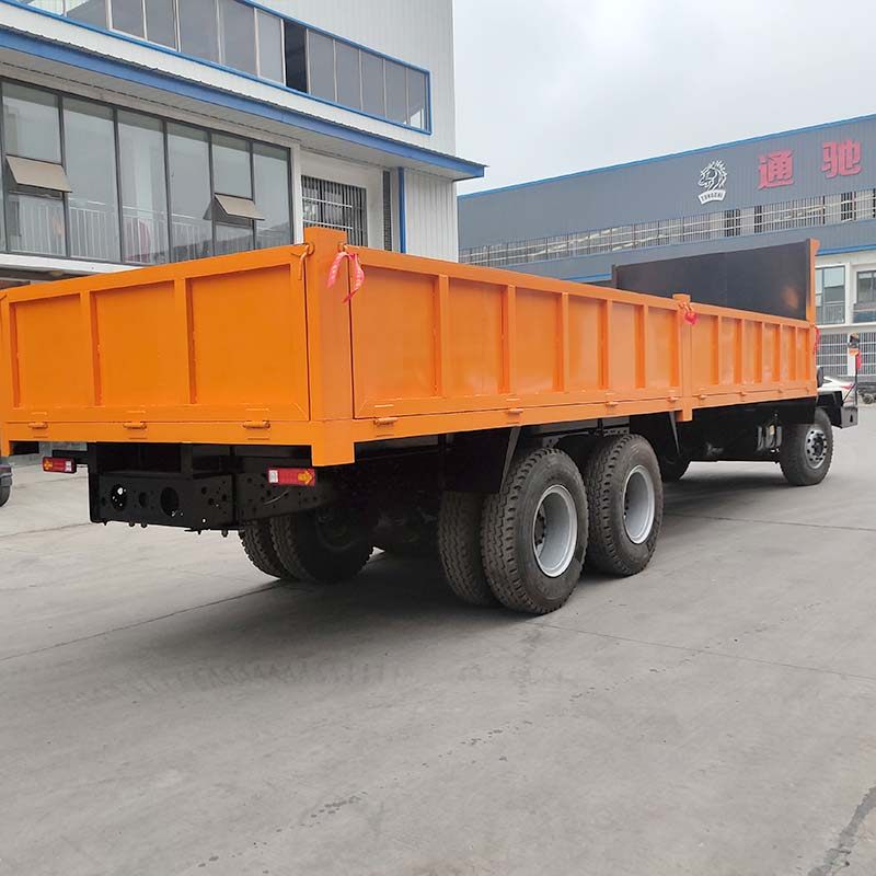 30吨后八轮运输车 斯太尔四不像车 后八轮拉土车 土方运输自卸车