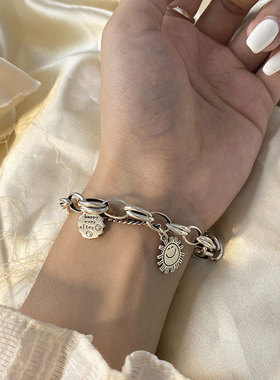 韩版S925银个性太阳花笑脸手链女复古时尚圆牌字母手环嘻哈手饰品