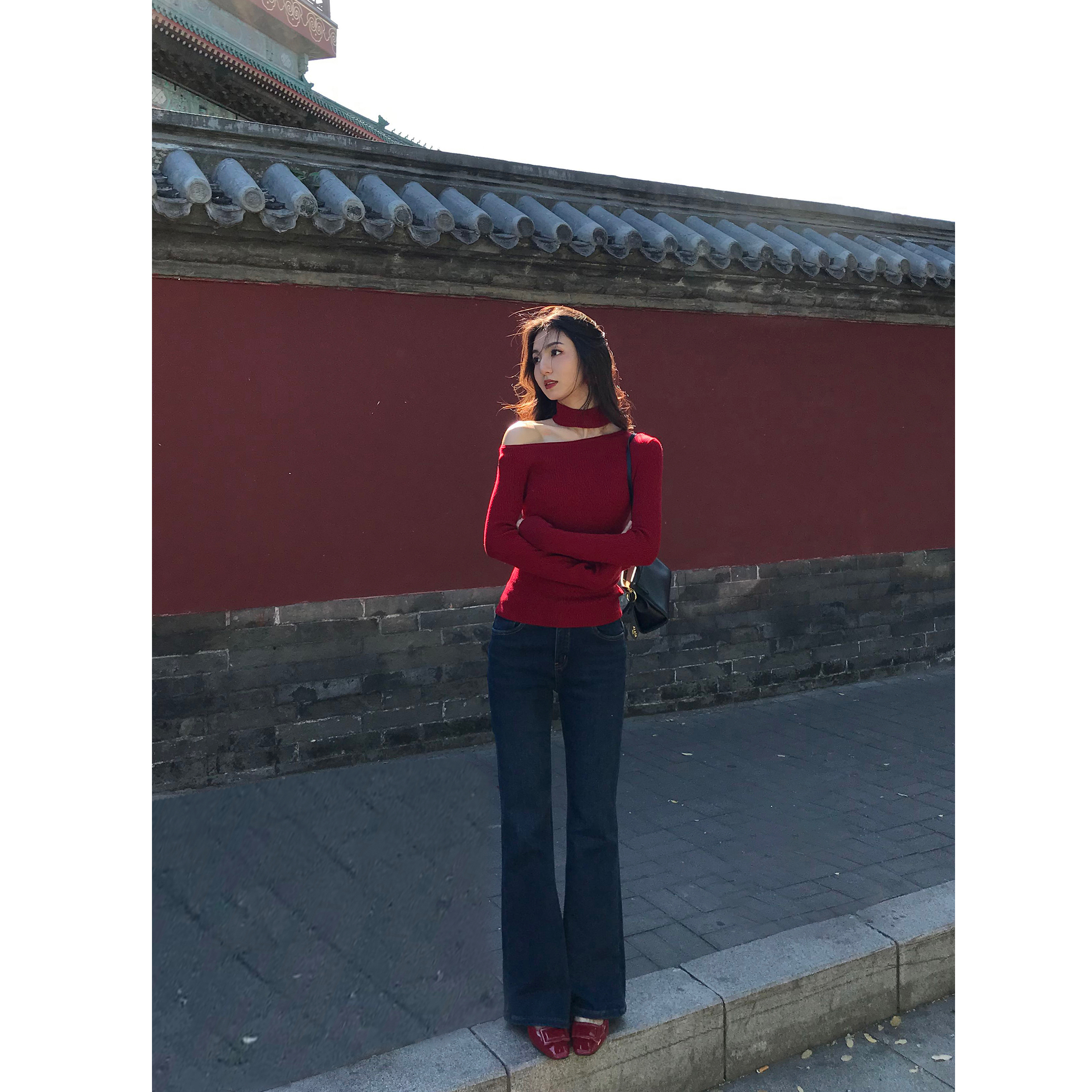 MULVAN 扣动心扉 设计感斜肩针织衫女毛衣修身露肩内搭上衣+围脖