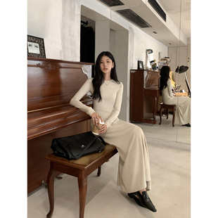 连衣裙女气质修身 圆领针织长袖 显瘦打底长裙 现货7折 MULVAN