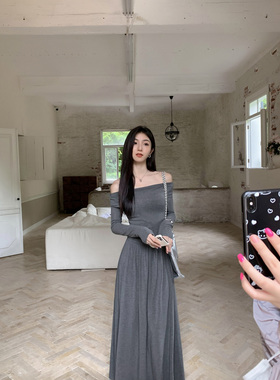 MULVAN 灰色一字肩针织连衣裙长袖秋季新款高级感气质露肩A字长裙