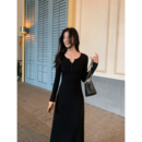 针织连衣裙女修身 黑色v领长袖 气质收腰打底裙 日常ballet MULVAN