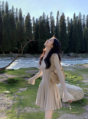 MULVAN 针织连衣裙女秋季新款V领长袖设计感收腰显瘦气质短裙