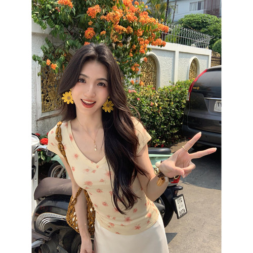 韩系小碎花V领短袖T恤女