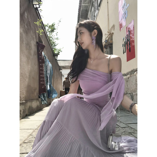 谁穿谁美！性感一字肩抹胸上衣女