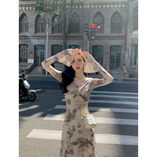 复古印花v领连衣裙气质A字长裙