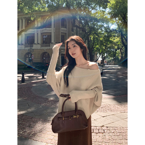 MULVAN 摩卡的咖啡 不规则一字肩针织衫上衣女小众蝙蝠袖斜领毛衣