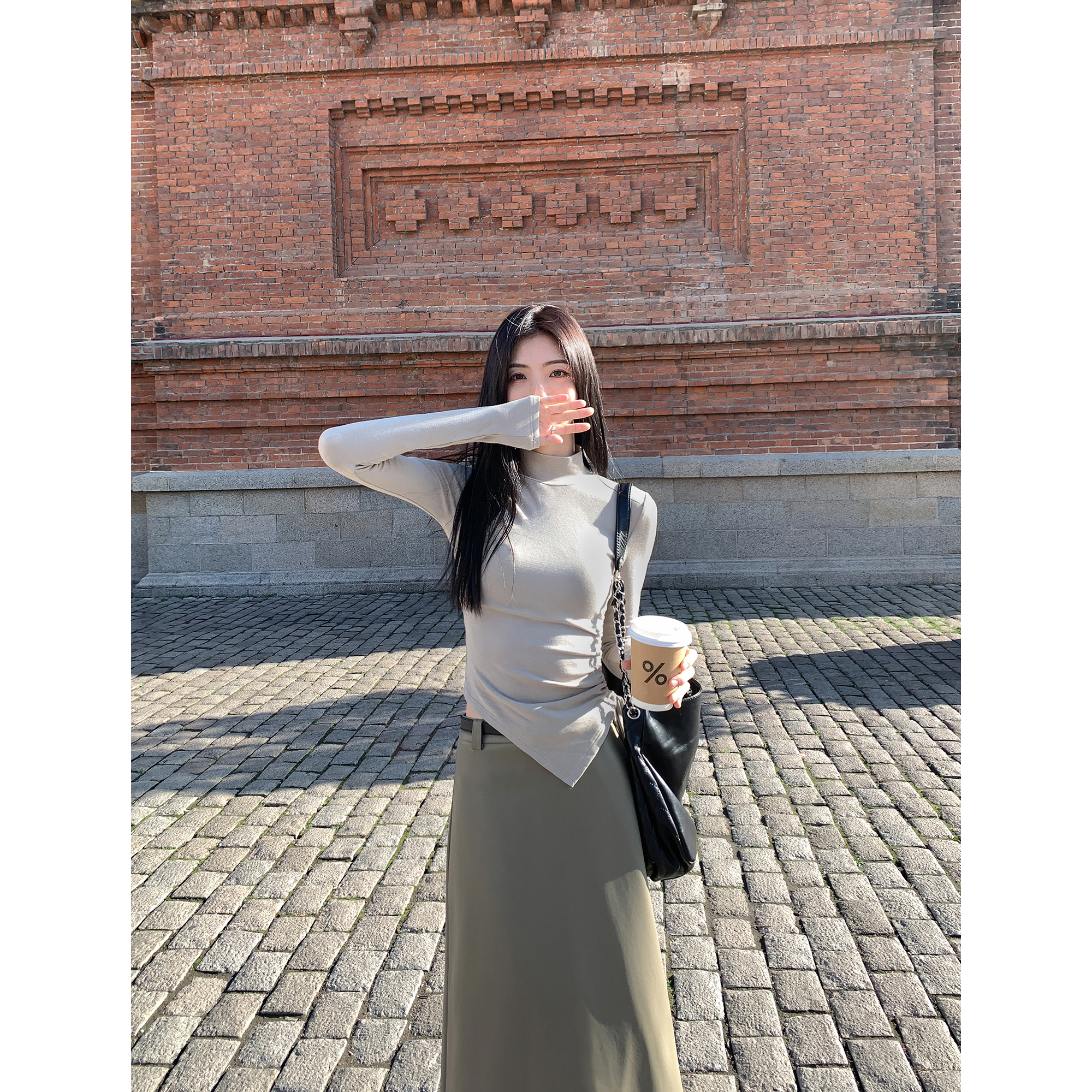 高领不规则上衣侧抽绳显瘦遮肉