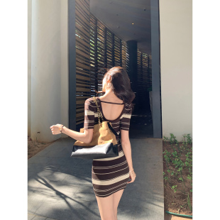连衣裙女露背修身 复古条纹U领短袖 气质包臀短裙 榛果夹心 MULVAN
