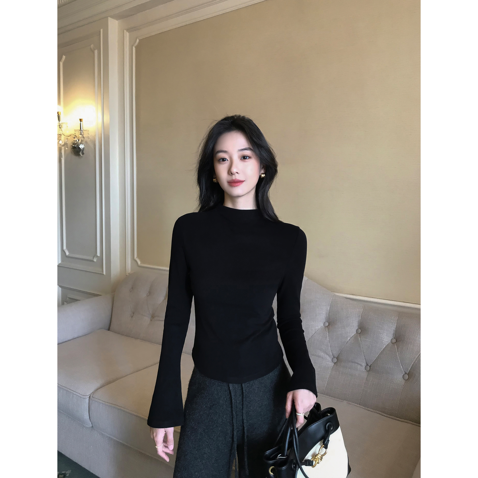 【MULVAN 新品8.5折】云肤Tee|黑色半高领喇叭袖针织衫女修身上衣