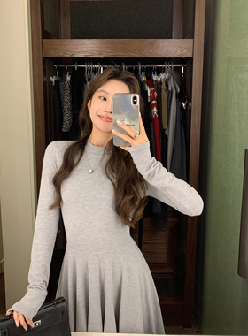 MULVAN 极简美学 灰色半高领针织连衣裙女气质修身长袖a字打底裙