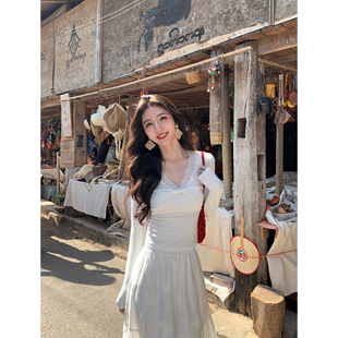 T恤女设计感扭结修身 蕾丝拼接V领长袖 针织上衣 软香Lace MULVAN