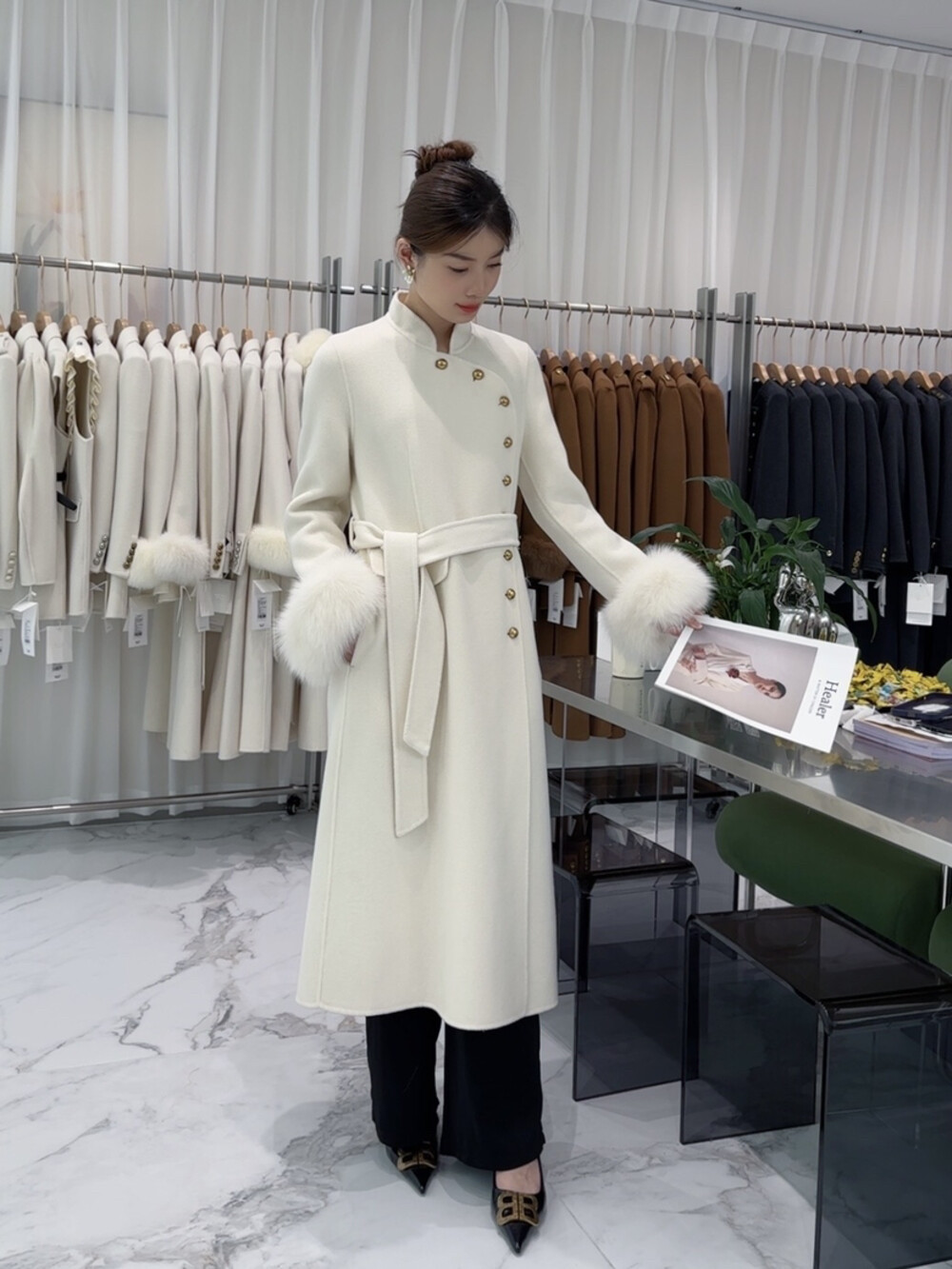 【越丽】优雅风格双排扣奢华毛绒袖口羊毛外套女配腰带含70%羊毛