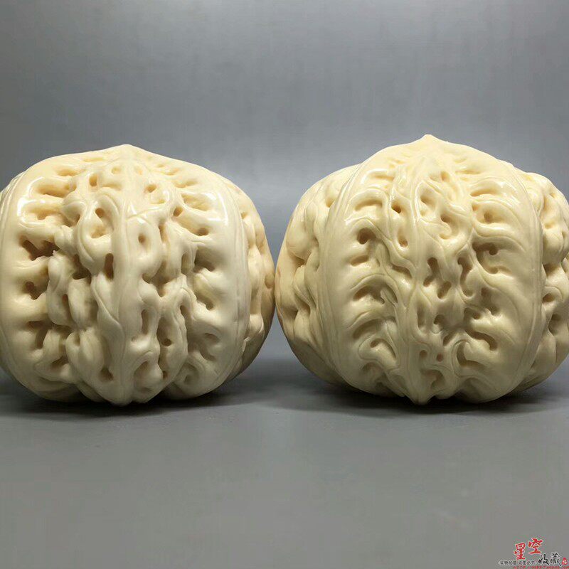 天然猛犸象牙牙雕核桃手把件