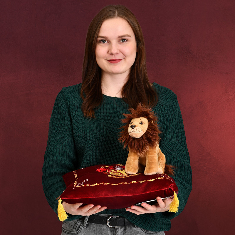 代购noble联名哈利波特周边格兰芬多小狮子徽章红色毛绒抱枕靠枕