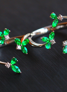 绝绝子！高明亮潘杰希尔祖母绿18K白金镶钻花花双指美戒--需定制