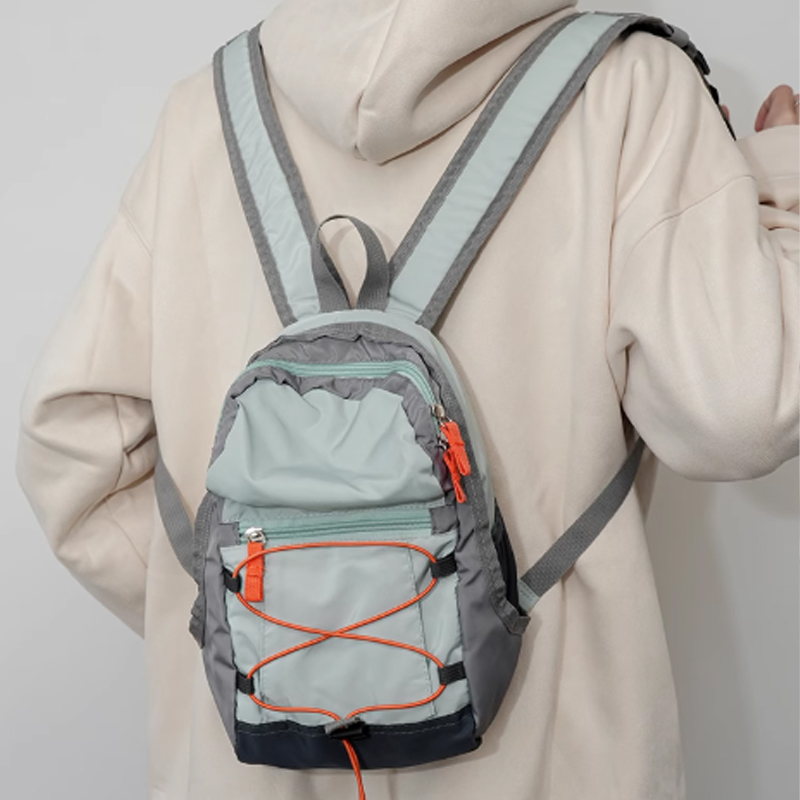 旅行户外双肩包徒步骑行运动书包女轻便登山包爬山小号背包春游包