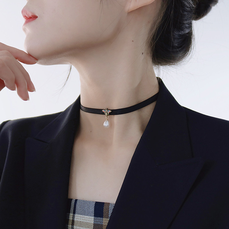 M家 珍珠小蜜蜂choker黑色小众短款锁骨链经典复古赫本风项链颈链