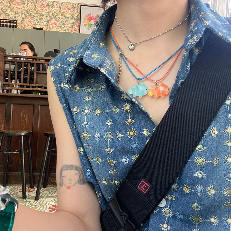 泥别管了/原创!我是一只鱼天然海蓝宝猫眼石蓝色小鱼树脂小丑鱼