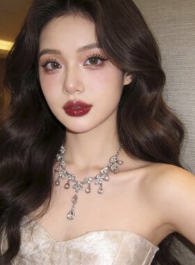 新款超闪水晶粉色水滴流苏项链轻奢小众设计感高级爆款网红颈链