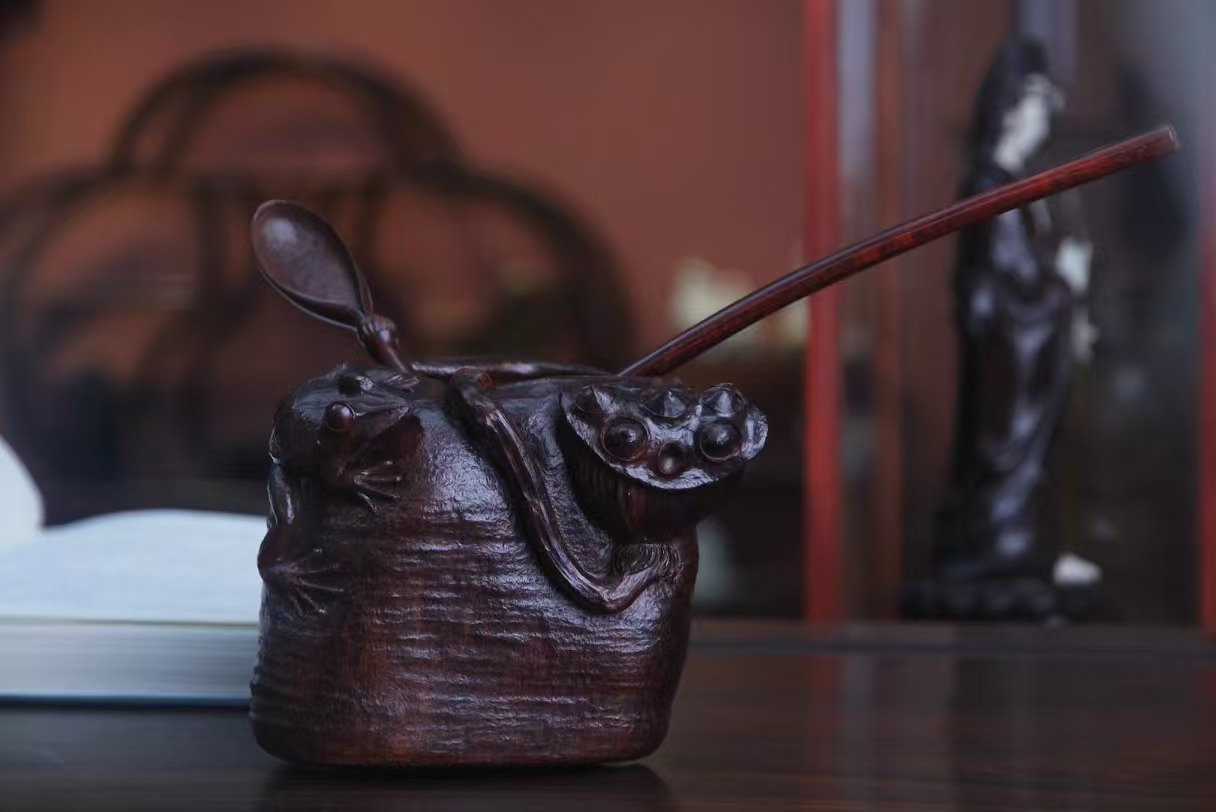 印度小叶紫檀清刀刀工荷趣笔筒莲藕