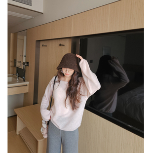 粉色马海毛套头毛衣女2026秋冬新款慵懒风宽松灯笼袖针织上衣