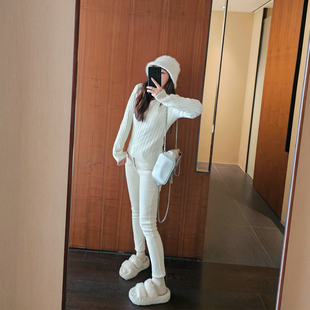 米白色牛仔裤女款2025冬季加绒加厚高腰修身显瘦弹力小脚铅笔裤子