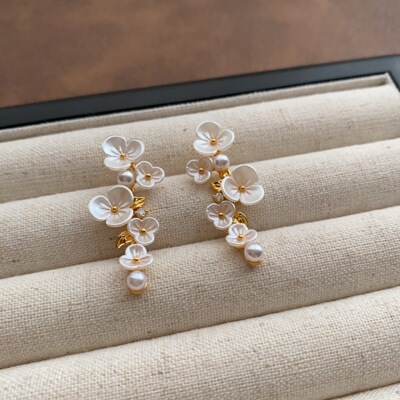 柔美多瓣花卉珍珠点缀耳钉轻奢精致花朵耳环时尚高级清新自然耳饰