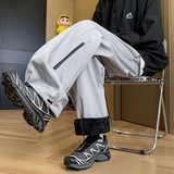 灰色