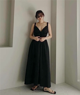 实拍！夏新款日系高定氛围深V大露背吊带连衣裙显瘦亚麻透气长裙