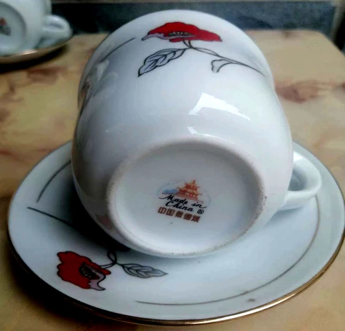 В 1970 -х и 1970 -х годах старые продукты, произведенные космическим фарфоровым фабрикой на космической фарфоровой фабрике Джингджэнь, можно использовать ежедневно ежедневно