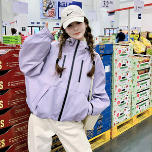 独特超好看紫色冲锋衣女春秋新款小个子高级感炸街短外套流行爆款图片