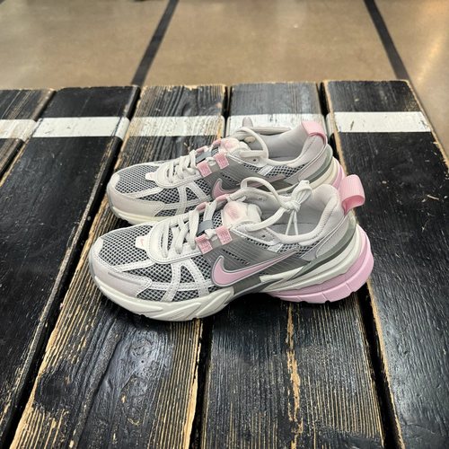 Nike V2K RUN 女子运动休闲透气缓震低帮跑步鞋 HQ4046-001