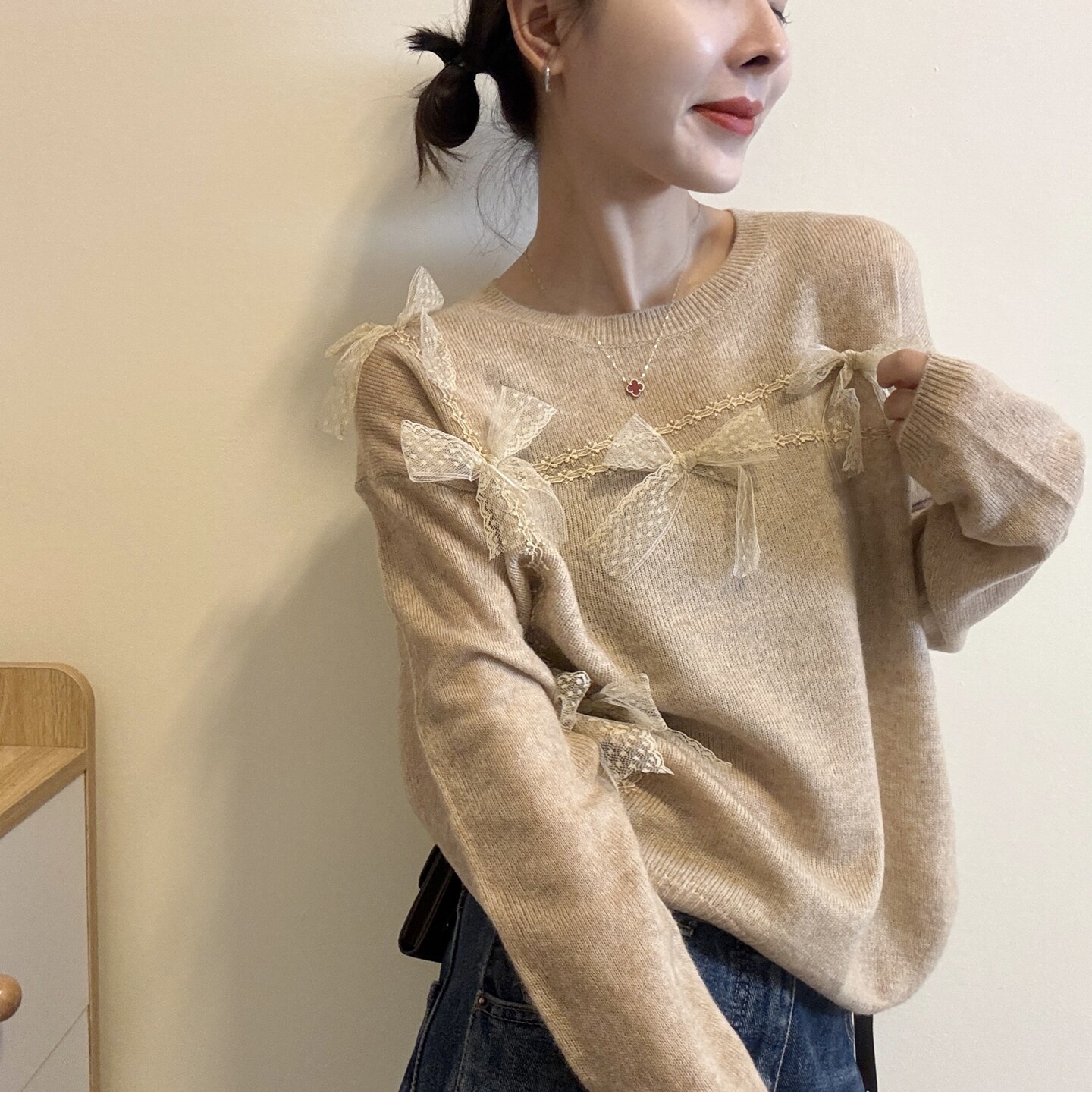 时尚蕾丝蝴蝶结圆领羊毛衫女欧洲站2026秋季新款欧货套头针织毛衣