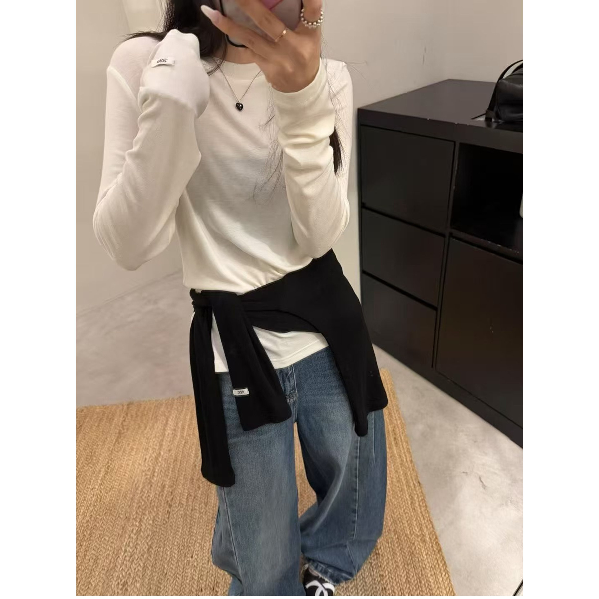 袖口小标圆领长袖天丝羊毛T恤女欧洲站2026秋季新款欧货打底衫潮