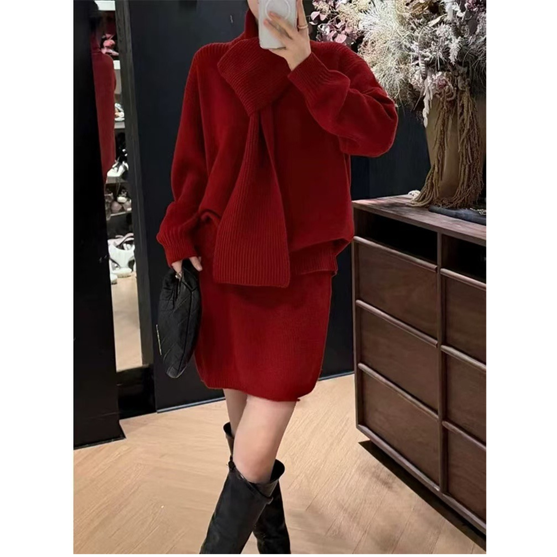 欧洲站2025冬装新款女时尚围巾羊毛毛衣+针织短裙三件套红色套装