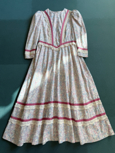 抽象艺术花柄 70s大裙摆棉布裙 洛可可粉色缎带与蕾丝花边 法式