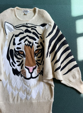 1 9 80s Macau Knit 蝙蝠袖时髦刺绣图腾长款针织衫