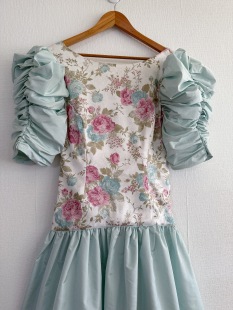 薄荷水绿色～羊腿袖缎面礼服1980s USA产戏剧化与浪漫主义