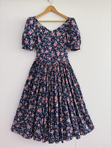 1980年代碎花澎袖洋装（Laura Ashley 风格）  版型超级漂亮