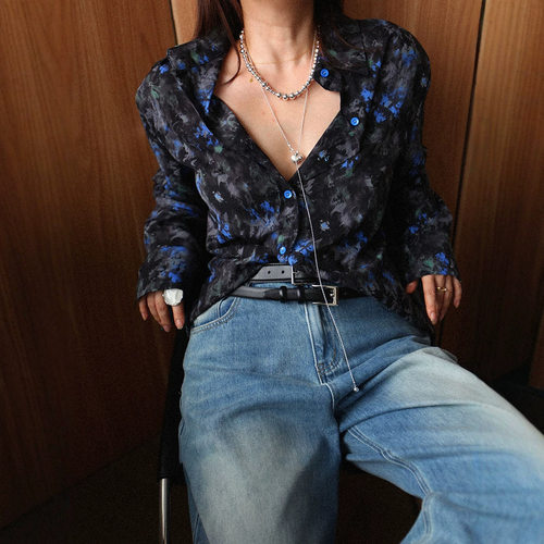 欧式风秋季新款复古蓝色碎花衬衫女长袖宽松法式丝滑垂顺小众上衣
