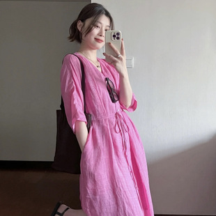 防晒棉麻吸汗连衣裙2026夏季宽松遮肚好看提色粉苎麻连衣裙长裙女
