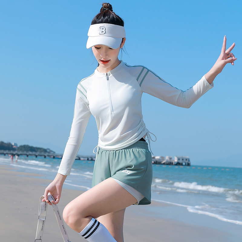 保守长袖防晒泳衣女2025年新款显瘦遮肚分体式平角学生温泉游泳装