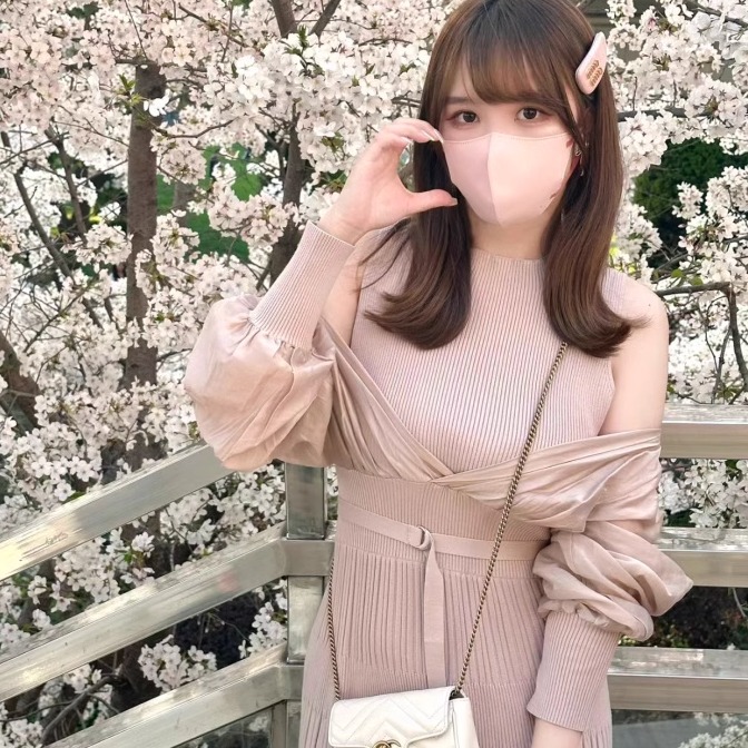 哚琦琦 mer日系款甜美漏肩拼接收腰大裙摆百褶针织连衣裙