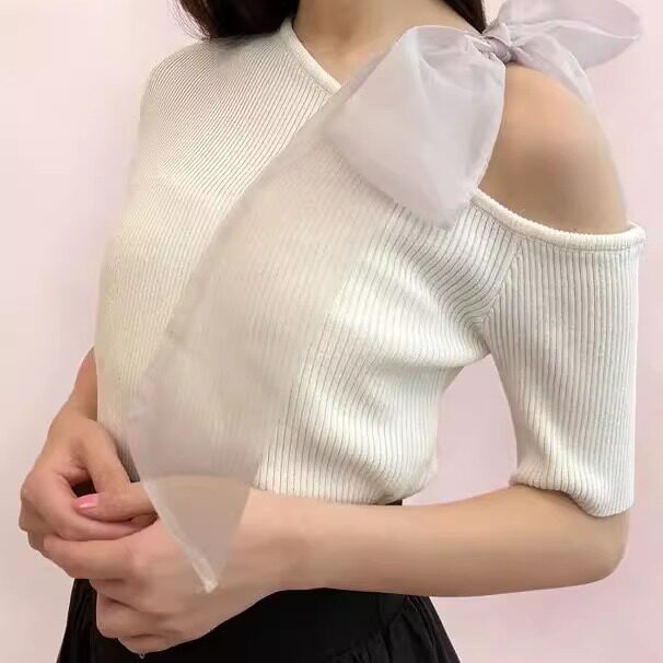 哚琦琦 日系甜美薄纱蝴蝶结露肩纯欲风短款针织上衣