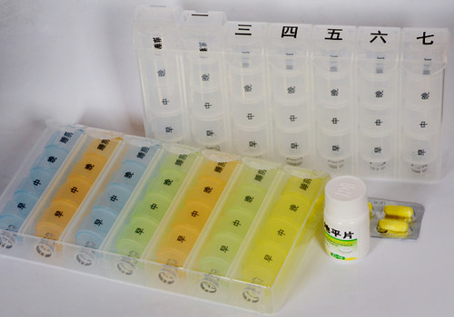 进口药盒一周便携4格自弹式