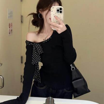 大码波点蝴蝶结斜肩针织打底衫女秋冬季胖妹妹设计感露肩甜辣上衣
